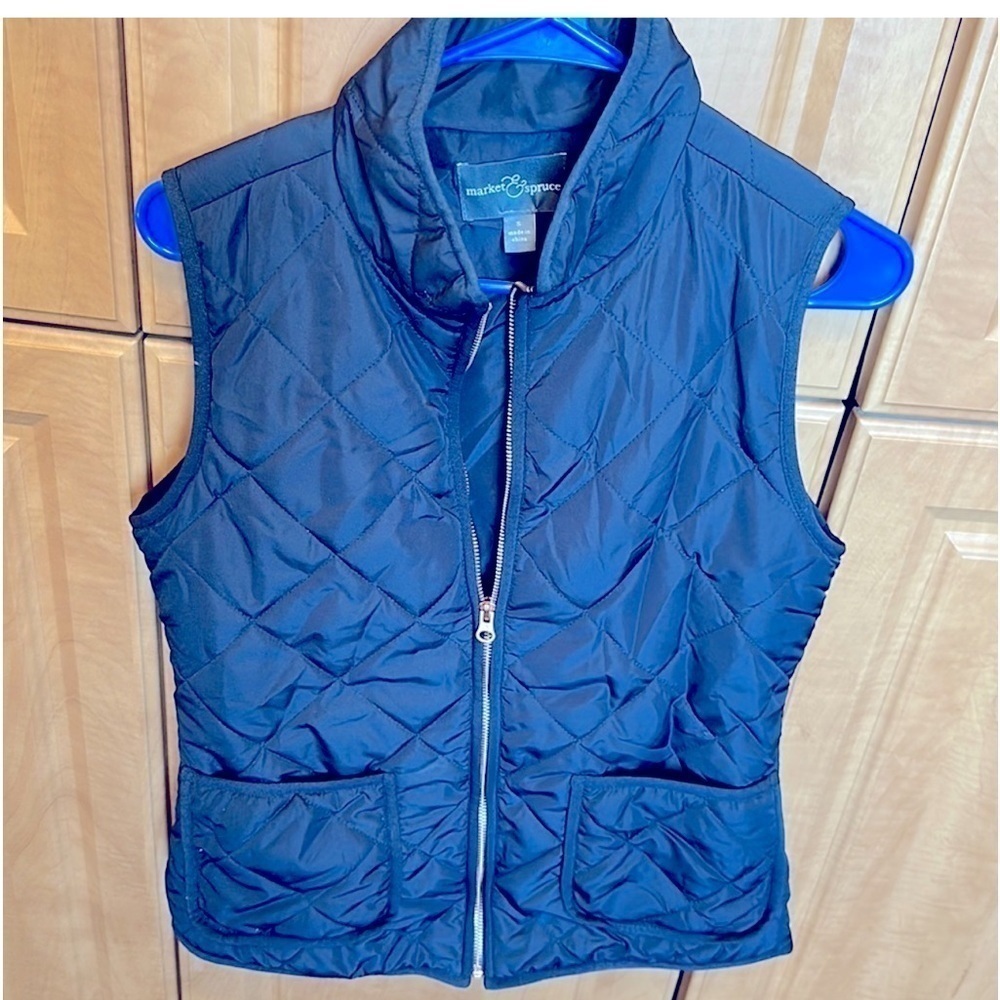 Market Spruce juniors puffy‎ navy blue vest